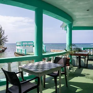 Vendégház Ocean Front Triple At Sahara, Montego Bay