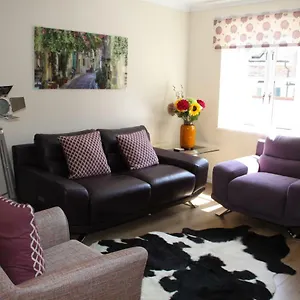 https://city-centre-town-house-with-river-walks-and-free-parking-c27hk.yorkshirehotels.net